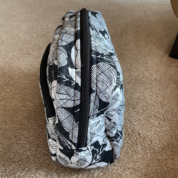 UEC  Vera Bradley - Bedford Blooms Large Cosmetic Bag with front zip pocket - Picture 5 of 6